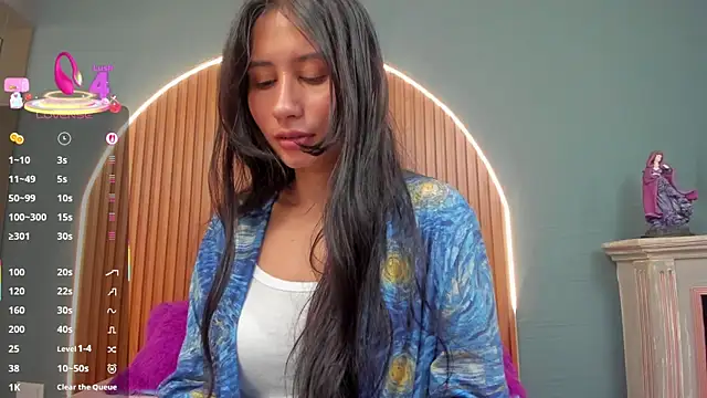 NayeCloud online show from January 9, 2026, 10:33 pm