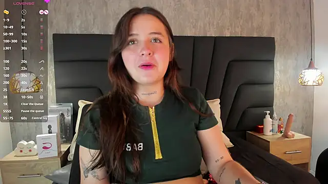 Snapshot of Sabrina_Lennox chatting on February 12, 2025, 10:37 pm Sabrina Lennox online show from February 12, 2025, 10:37 pm