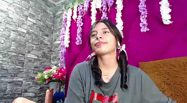 Snapshot of Sasha_Petitte chatting on March 7, 2025, 6:02 am Sasha Petitte online show from March 7, 2025, 6:02 am