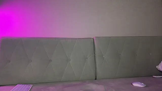 weshycouple online show from March 5, 2026, 7:10 pm