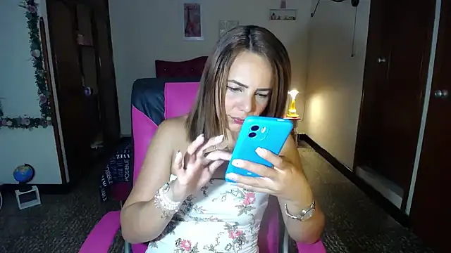 danielle rose 1 online show from February 10, 2025, 5:41 pm