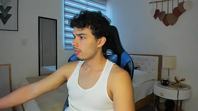 mateoleonee online show from February 12, 2025, 5:05 pm