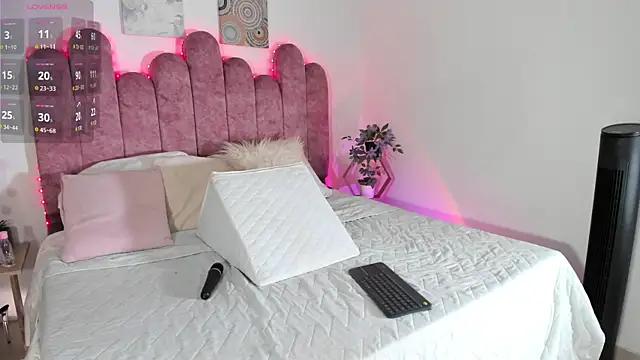 AmberMoss  online show from August 1, 2026, 6:01 am