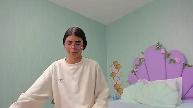 Snapshot of Isa_little4u chatting on December 31, 2024, 3:09 pm Isa little4u online show from December 31, 2024, 3:09 pm