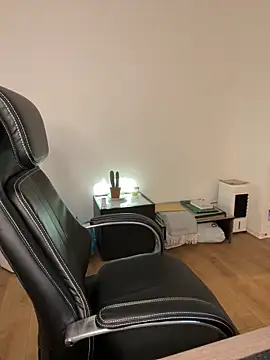 Snapshot of Fancy-Francy chatting on December 12, 2024, 6:31 pm Fancy-Francy online show from December 12, 2024, 6:31 pm