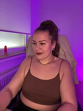 Snapshot of Fancy-Francy chatting on February 27, 2025, 12:56 pm Fancy-Francy online show from February 27, 2025, 12:56 pm