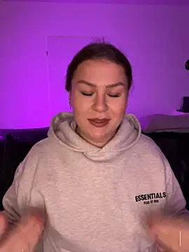 Snapshot of Fancy-Francy chatting on November 26, 2025, 6:42 pm Fancy-Francy online show from November 26, 2025, 6:42 pm