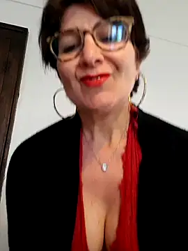 Snapshot of Viola8p chatting on May 14, 2026, 2:57 pm Viola8p online show from May 14, 2026, 2:57 pm