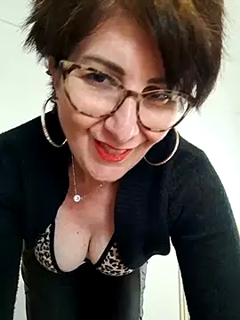 Snapshot of Viola8p chatting on May 17, 2026, 3:30 pm Viola8p online show from May 17, 2026, 3:30 pm