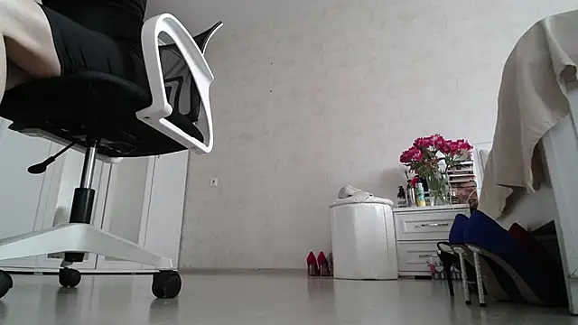 Snapshot of Devil_Goddess chatting on May 25, 2026, 10:43 am Devil Goddess online show from May 25, 2026, 10:43 am