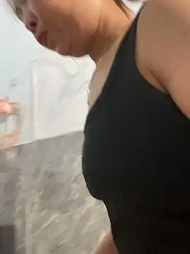 Linaannn online show from March 27, 2026, 11:37 pm