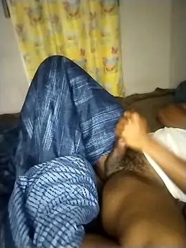 Convertiblechulo online show from April 12, 2026, 3:33 am