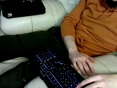 Snapshot of MrStraightDik chatting on February 3, 2025, 9:30 am MrStraightDik online show from February 3, 2025, 9:30 am