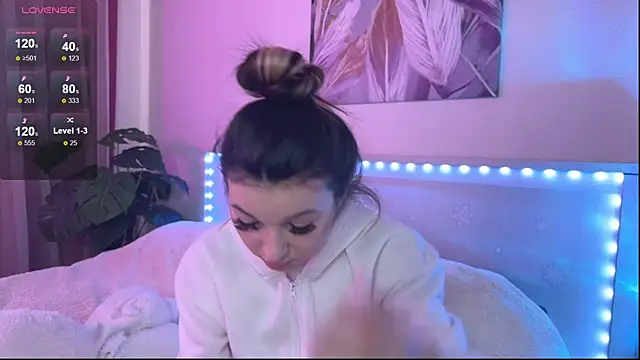 Veronica leal online show from April 7, 2026, 7:42 am