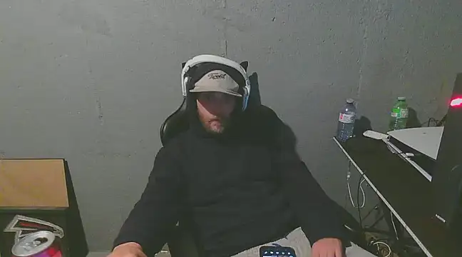 Snapshot of Superoz77 chatting on December 5, 2024, 6:21 am Superoz77 online show from December 5, 2024, 6:21 am