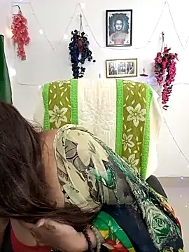 YOUR LOVELY-40 online show from April 17, 2026, 7:06 pm