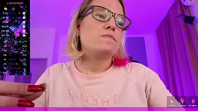 EVAshinyGIRL online show from January 12, 2025, 2:41 pm