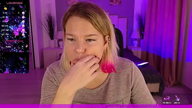 EVAshinyGIRL online show from January 17, 2025, 7:41 am