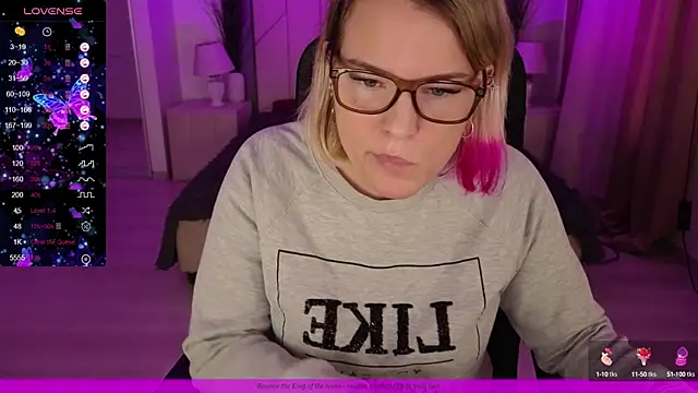 EVAshinyGIRL online show from February 4, 2025, 7:40 am