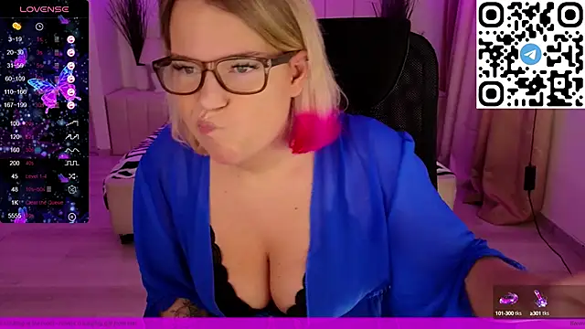 EVAshinyGIRL online show from February 5, 2025, 10:51 am