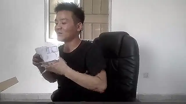 Snapshot of kisstoyousoon2024 chatting on October 8, 2025, 2:25 pm kisstoyousoon2024 online show from October 8, 2025, 2:25 pm