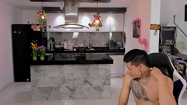 vicky wendy hot sexx online show from April 17, 2026, 4:15 am