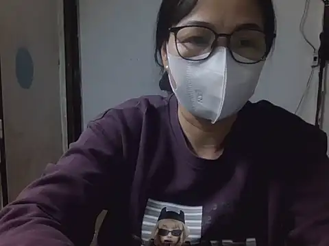 Snapshot of JuliaCiona chatting on November 13, 2025, 4:06 pm JuliaCiona online show from November 13, 2025, 4:06 pm