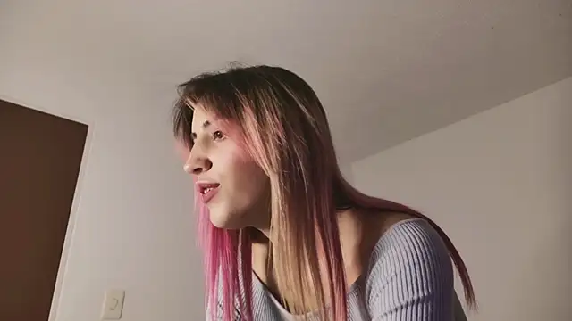 Snapshot of linnie_ chatting on March 7, 2025, 4:35 am linnie  online show from March 7, 2025, 4:35 am