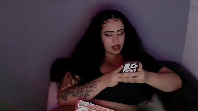 Emmacamille online show from October 22, 2025, 12:11 am