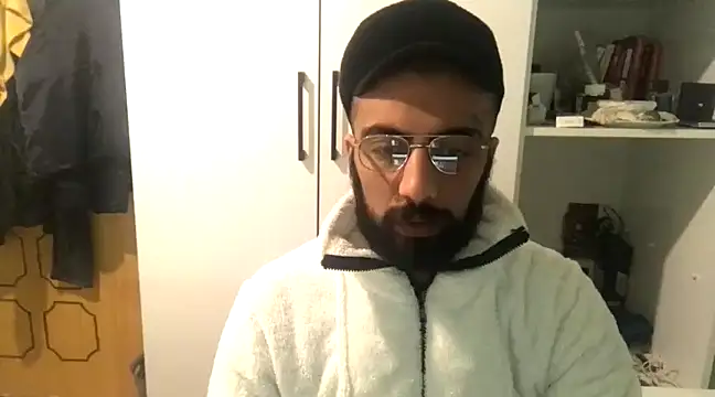 Snapshot of MasterKARATASSAKK chatting on March 1, 2025, 8:10 pm MasterKARATASSAKK online show from March 1, 2025, 8:10 pm