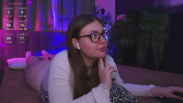 Snapshot of Mia__Peach chatting on December 5, 2024, 10:12 pm Mia Peach online show from December 5, 2024, 10:12 pm