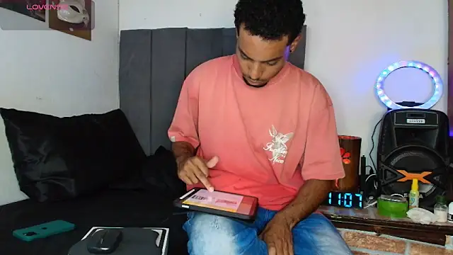 Snapshot of colinbrown chatting on October 21, 2025, 4:08 pm colinbrown online show from October 21, 2025, 4:08 pm