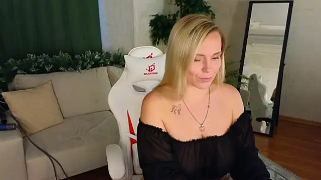 Snapshot of Charming_Daphny chatting on December 12, 2024, 10:34 am Charming Daphny online show from December 12, 2024, 10:34 am