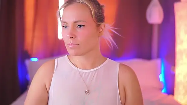 Snapshot of Charming_Daphny chatting on September 14, 2025, 6:01 am Charming Daphny online show from September 14, 2025, 6:01 am