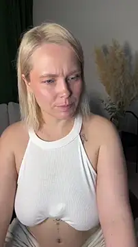 Charming Daphny online show from May 16, 2026, 6:43 am