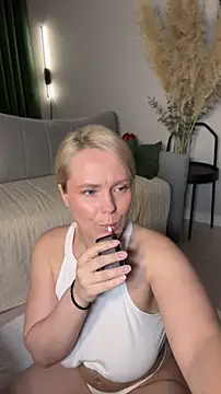 Charming Daphny online show from May 16, 2026, 10:36 am