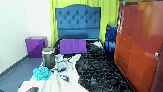  Angelinaandrade  online show from January 14, 2025, 11:05 pm