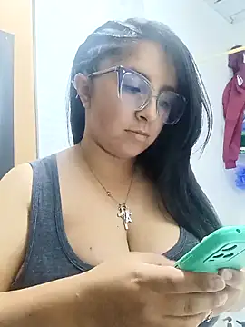  Angelinaandrade  online show from November 26, 2025, 12:33 am