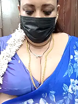 Snapshot of ashikaa_r chatting on January 1, 2025, 12:44 pm ashikaa r online show from January 1, 2025, 12:44 pm