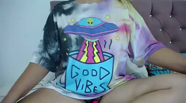 Snapshot of mirand_zackyx chatting on February 14, 2025, 11:31 am mirand zackyx online show from February 14, 2025, 11:31 am