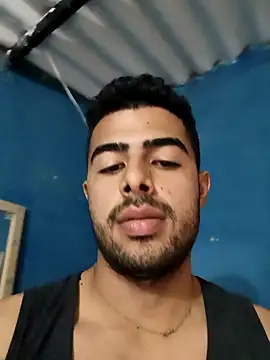 Snapshot of LuiMilan99 chatting on March 25, 2026, 3:40 pm LuiMilan99 online show from March 25, 2026, 3:40 pm