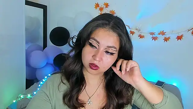 Snapshot of LiahDiaz chatting on December 4, 2024, 2:15 pm LiahDiaz online show from December 4, 2024, 2:15 pm