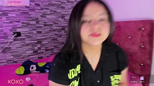 Snapshot of skyhotgirll chatting on January 18, 2025, 9:45 pm skyhotgirll online show from January 18, 2025, 9:45 pm