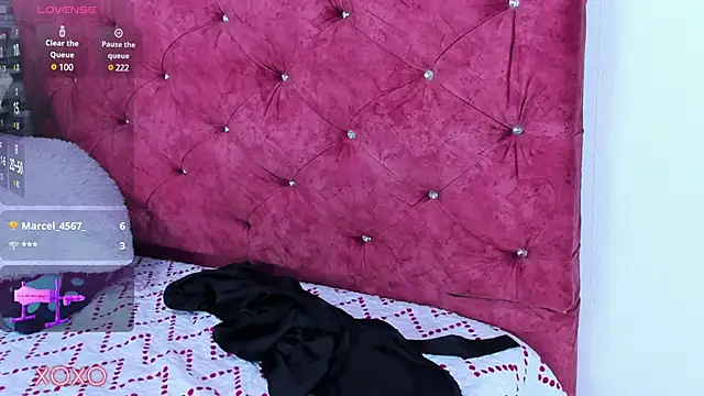 Snapshot of skyhotgirll chatting on February 19, 2025, 9:25 pm skyhotgirll online show from February 19, 2025, 9:25 pm