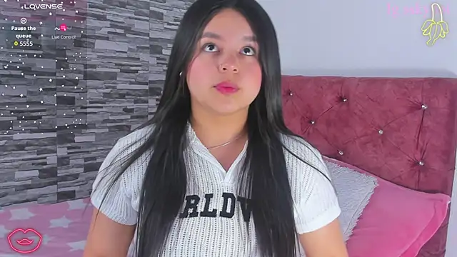 Snapshot of skyhotgirll chatting on October 3, 2025, 4:31 am skyhotgirll online show from October 3, 2025, 4:31 am