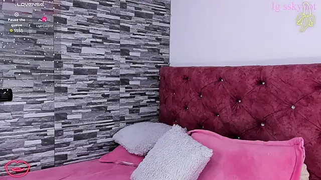 Snapshot of skyhotgirll chatting on October 24, 2025, 2:30 am skyhotgirll online show from October 24, 2025, 2:30 am