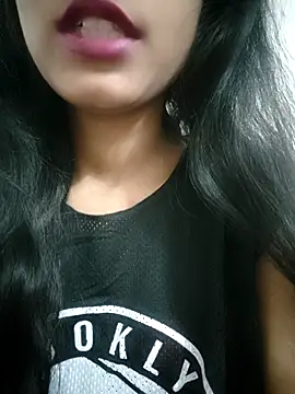 Snapshot of Hot_Goldengirl chatting on March 10, 2025, 9:21 am Hot Goldengirl online show from March 10, 2025, 9:21 am