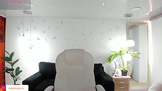  Antonnela  online show from February 26, 2026, 1:43 pm