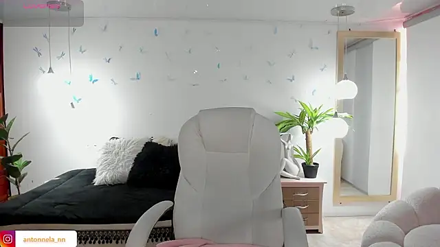  Antonnela  online show from March 5, 2026, 2:02 pm