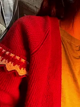 Snapshot of Laura8910 chatting on December 2, 2024, 3:04 am Laura8910 online show from December 2, 2024, 3:04 am